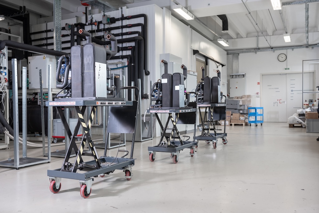 LASTEN RAZVOJ, PROIZVODNJA IN SERVIS