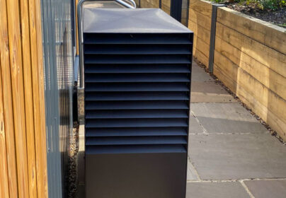 KOMPAKTNA REŠITEV OGREVANJA Z VERSI-O V MAJHNEM PRIZIDKU 